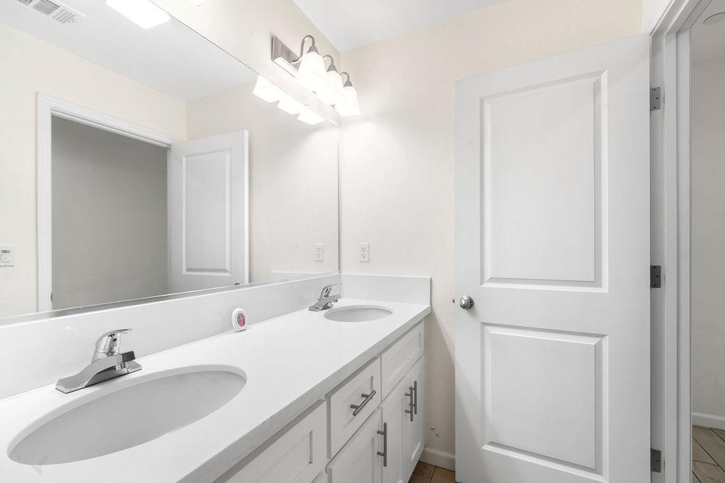 2439 Madeline Dr, Hanford, CA 93230