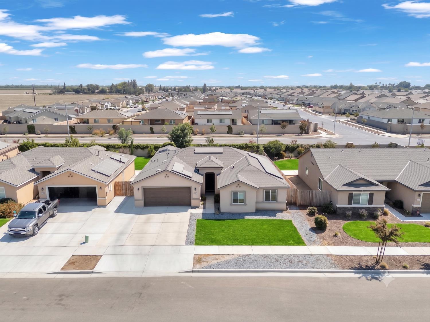 2439 Madeline Dr, Hanford, CA 93230
