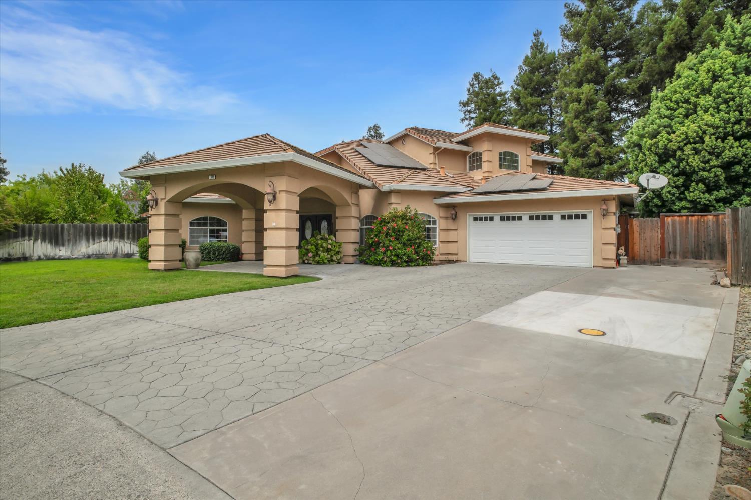 1945 Foxtail Ct, Turlock, CA 95382