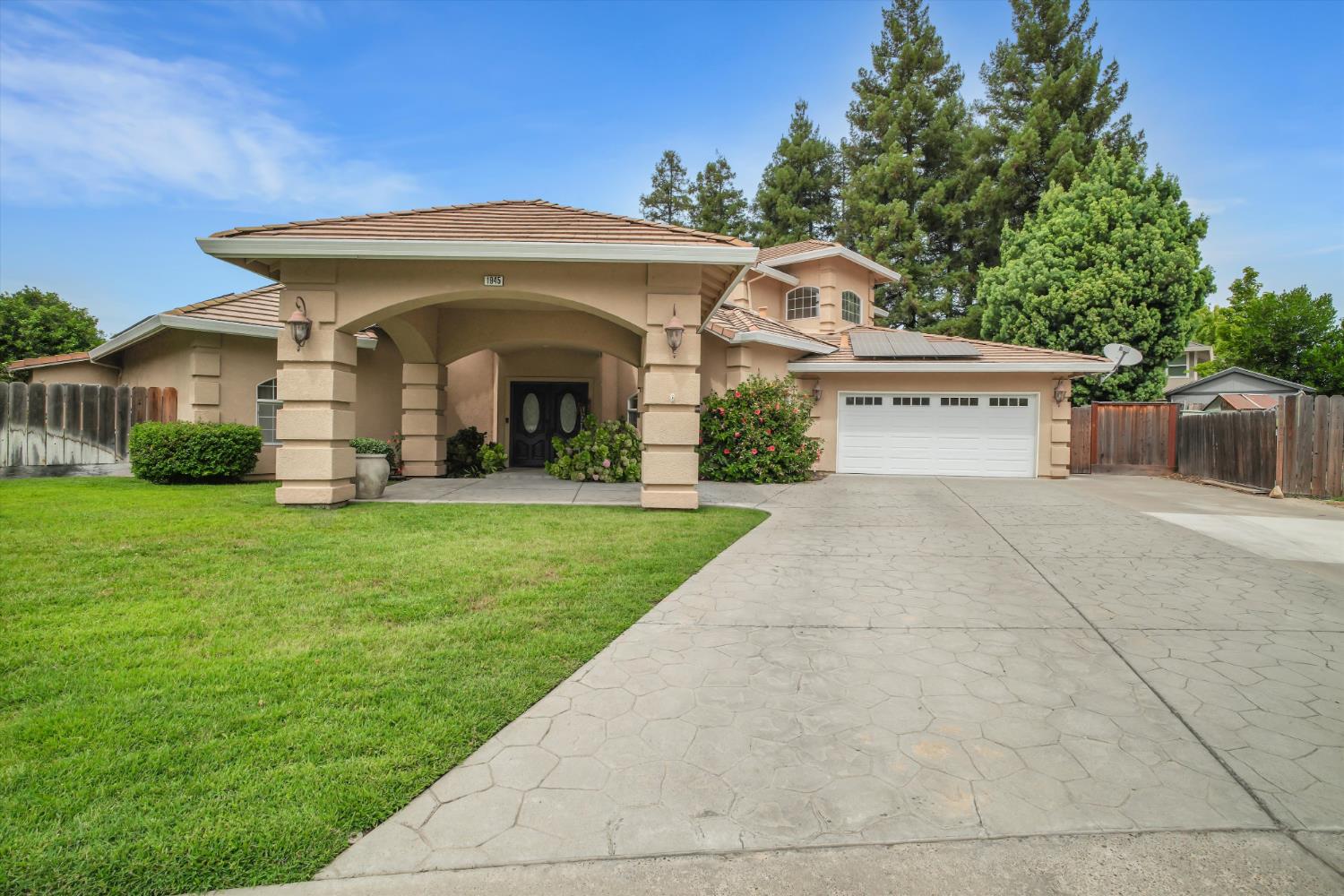 1945 Foxtail Ct, Turlock, CA 95382