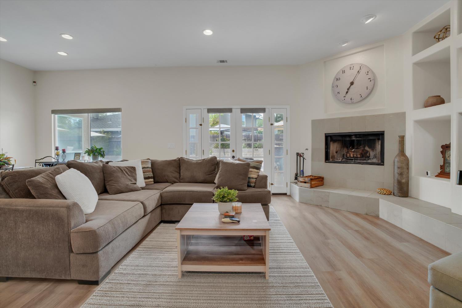 1945 Foxtail Ct, Turlock, CA 95382
