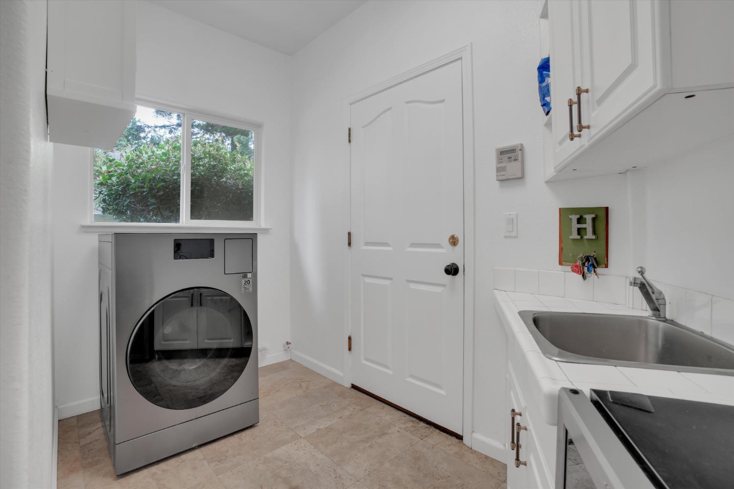 1945 Foxtail Ct, Turlock, CA 95382