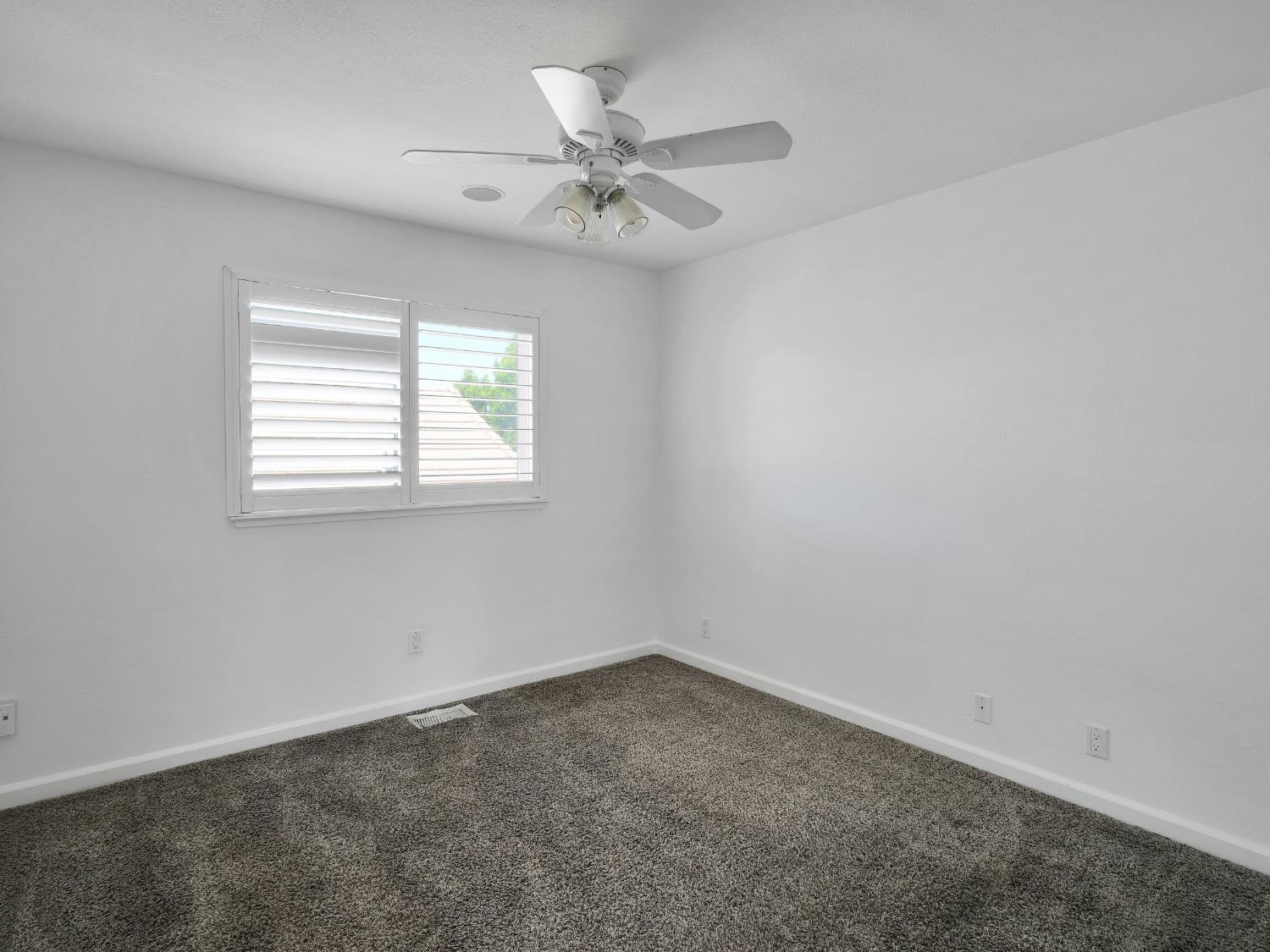 1040 Copper Park Lane, Modesto, CA 95355