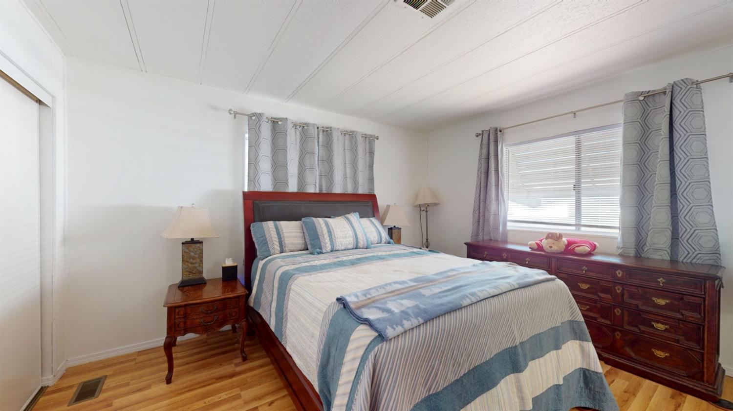2621 Prescott Rd #142, Modesto, CA 95350