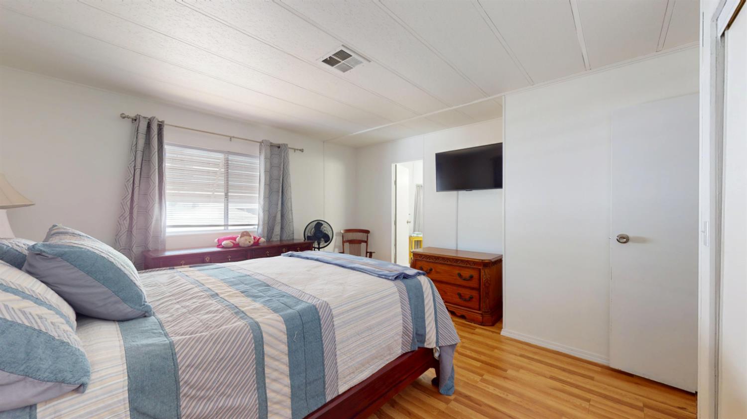 2621 Prescott Rd #142, Modesto, CA 95350