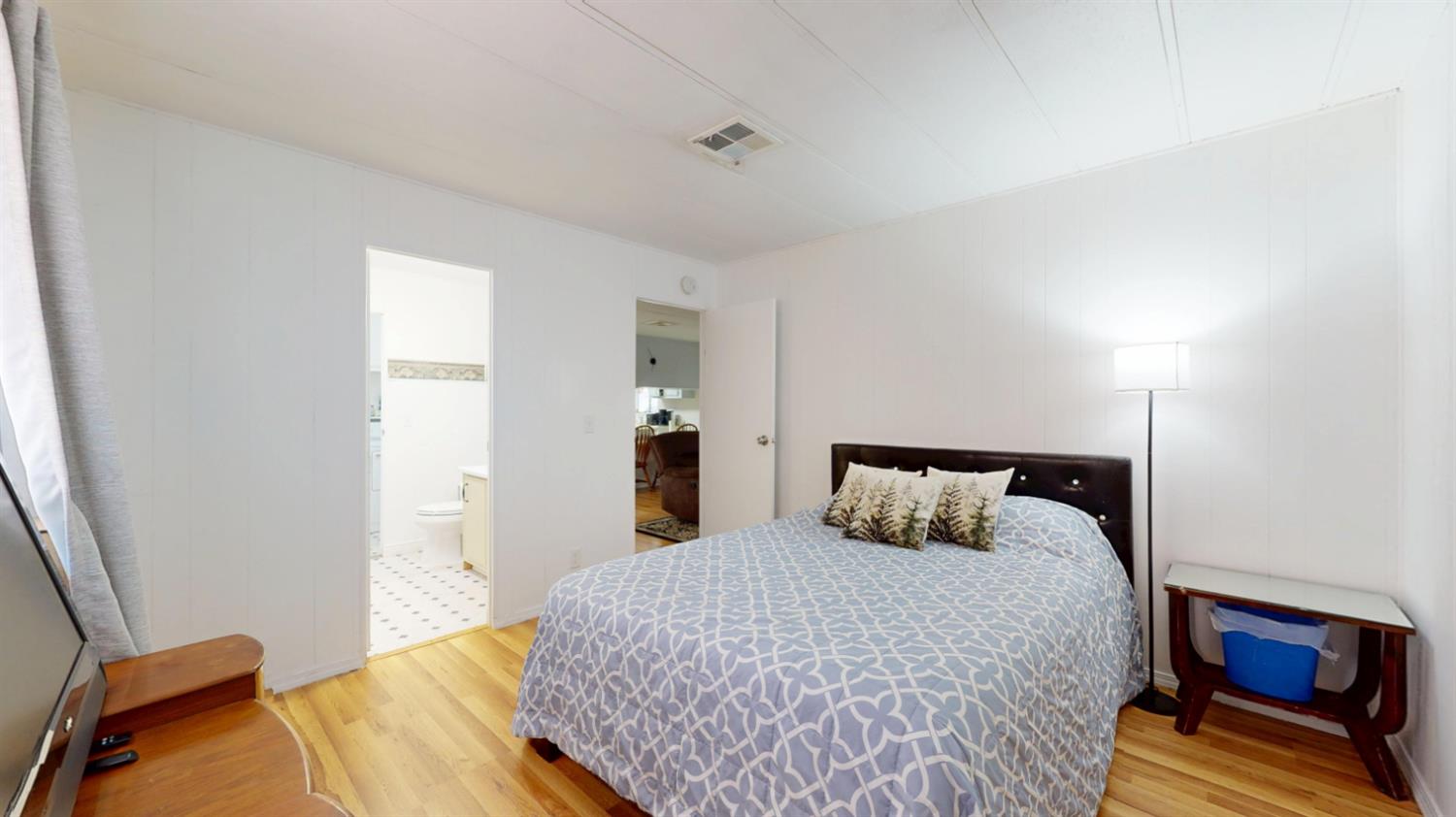 2621 Prescott Rd #142, Modesto, CA 95350