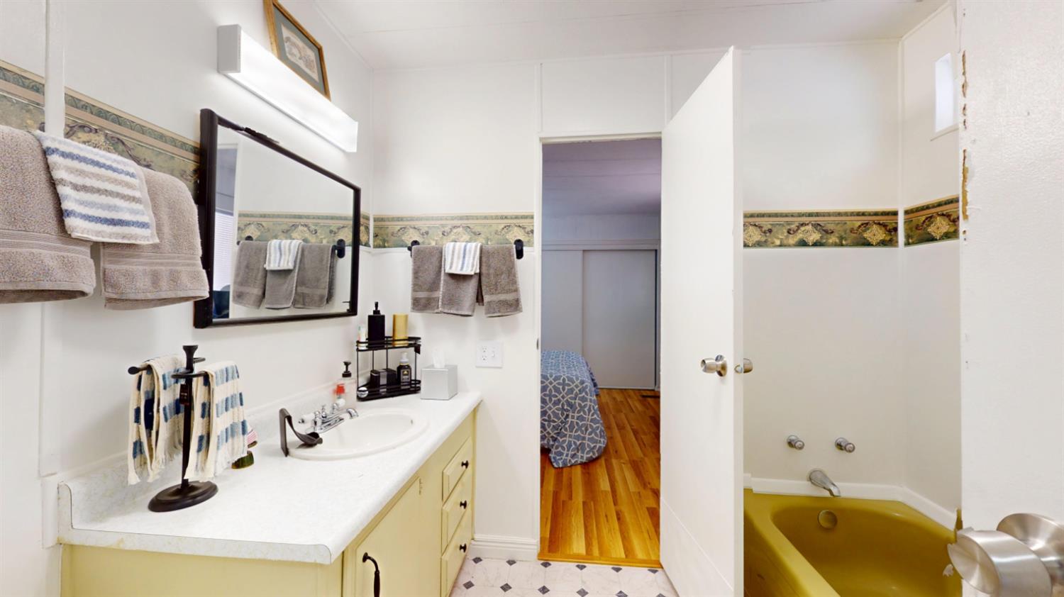 2621 Prescott Rd #142, Modesto, CA 95350