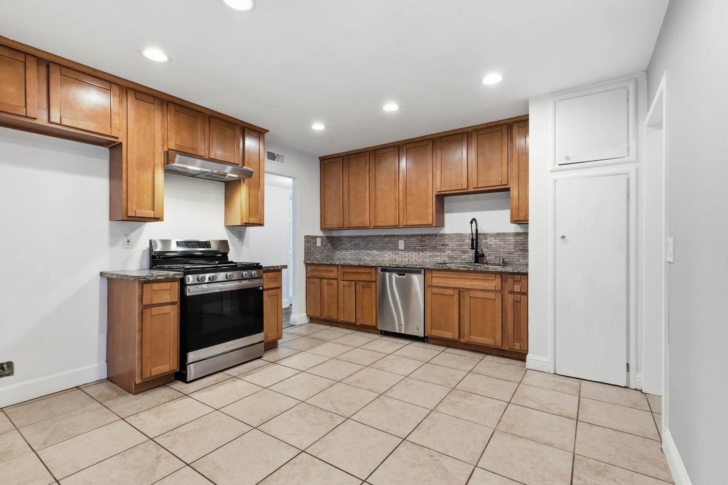 1630 Cameo Way, Modesto, CA 95350