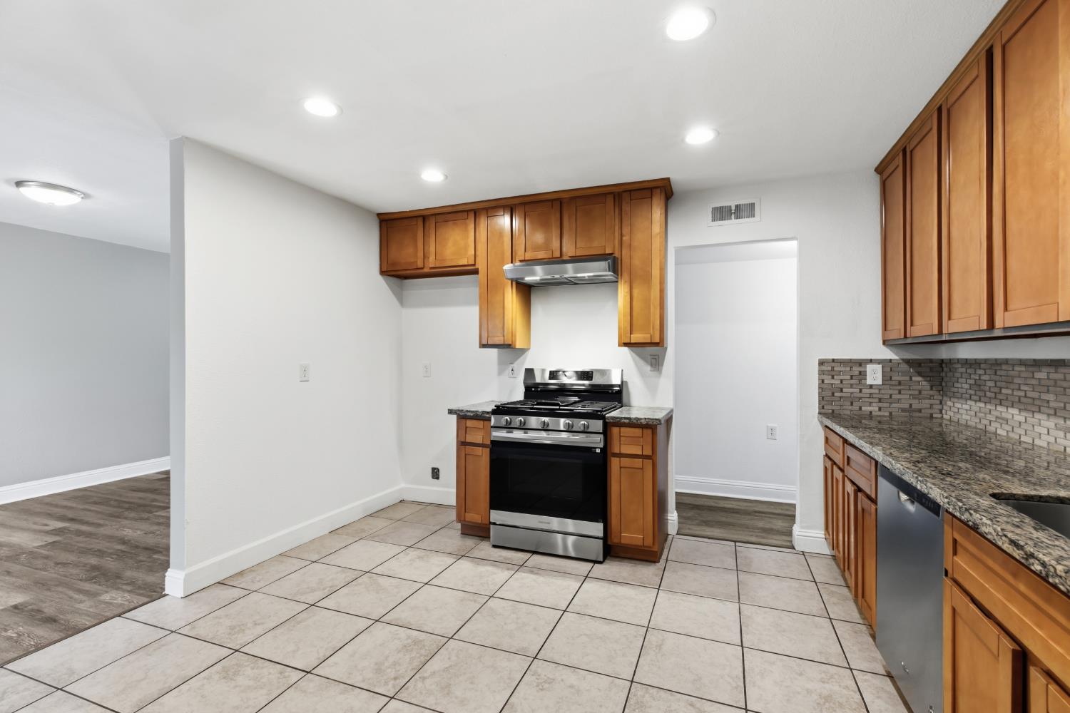 1630 Cameo Way, Modesto, CA 95350