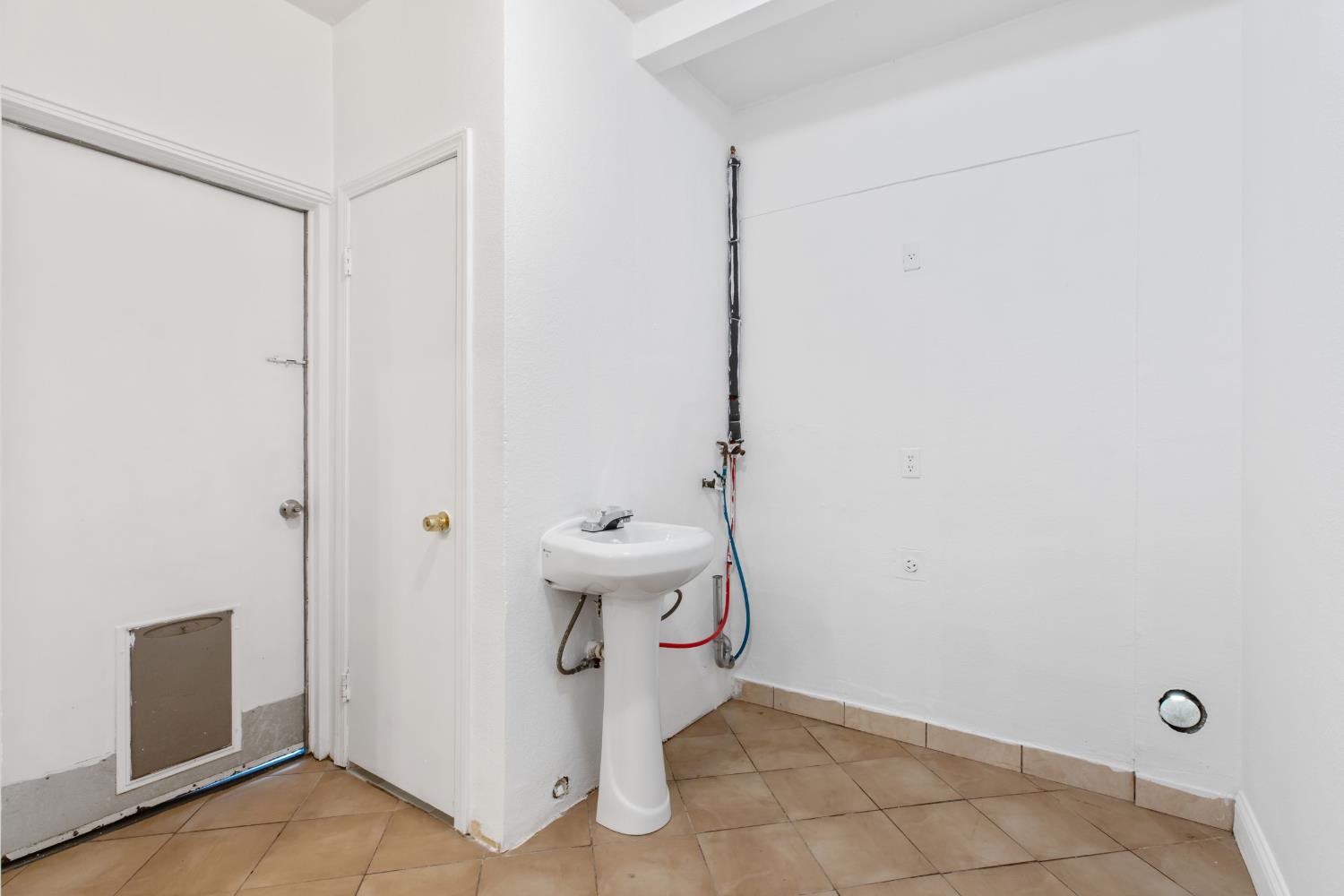 1630 Cameo Way, Modesto, CA 95350