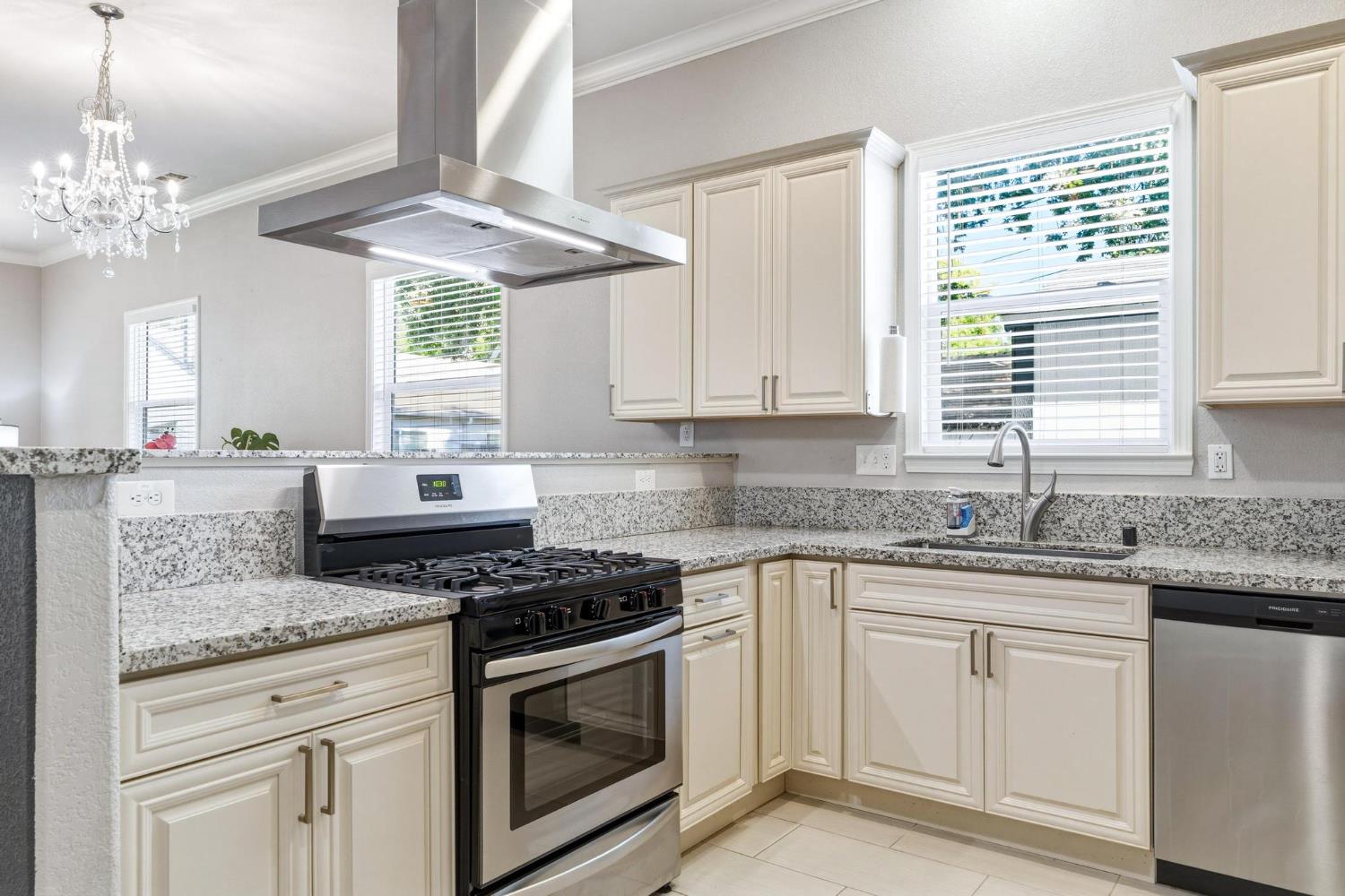 518 Johnson St, Modesto, CA 95354