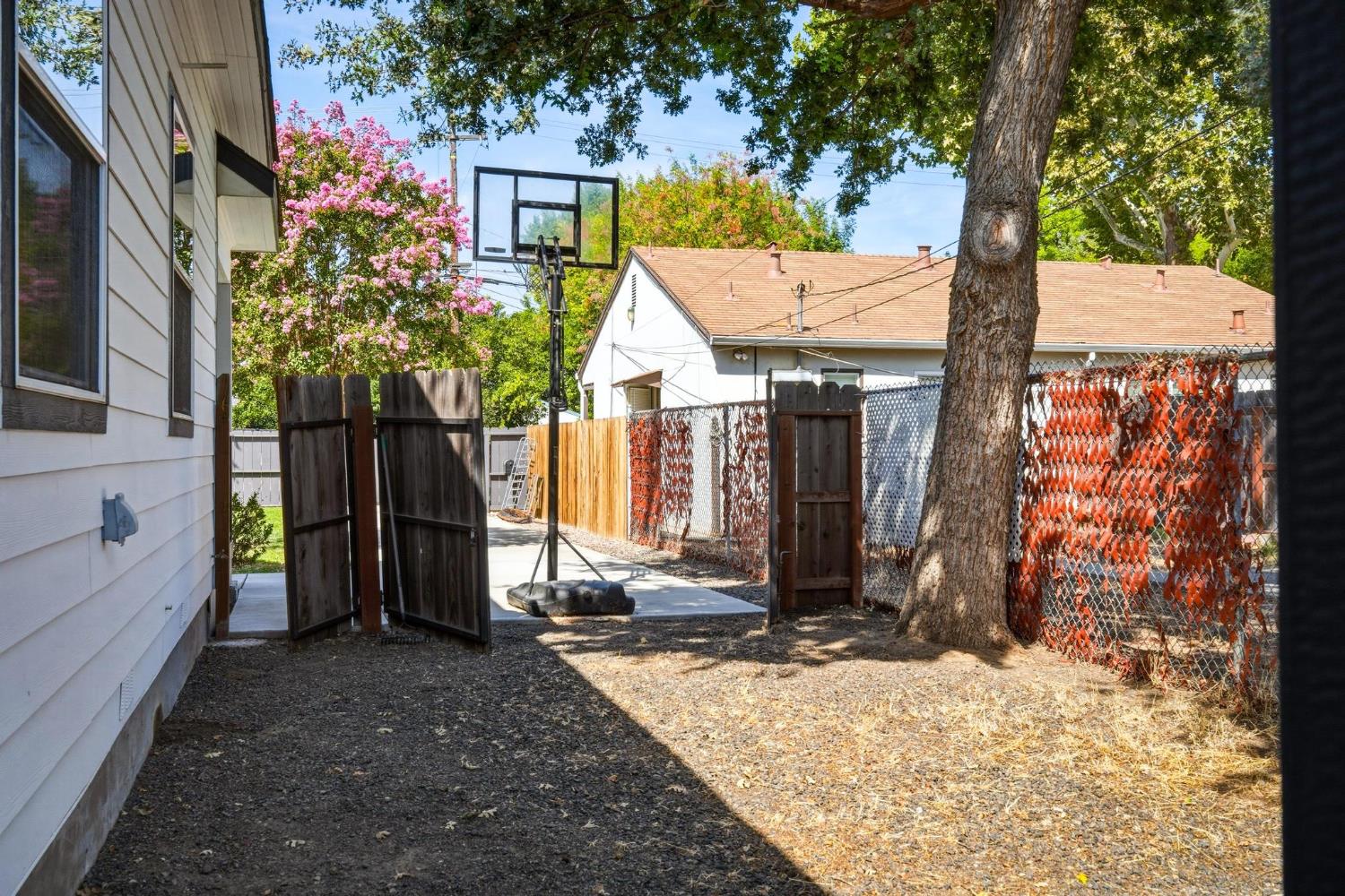 518 Johnson St, Modesto, CA 95354