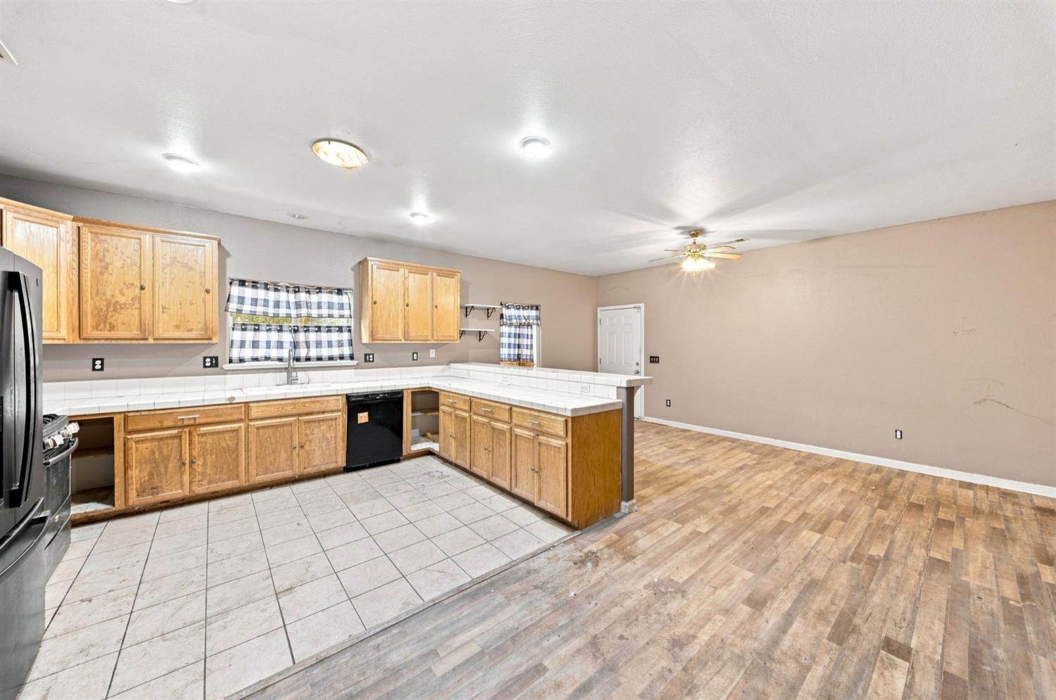 921 Udona Ln, Modesto, CA 95351