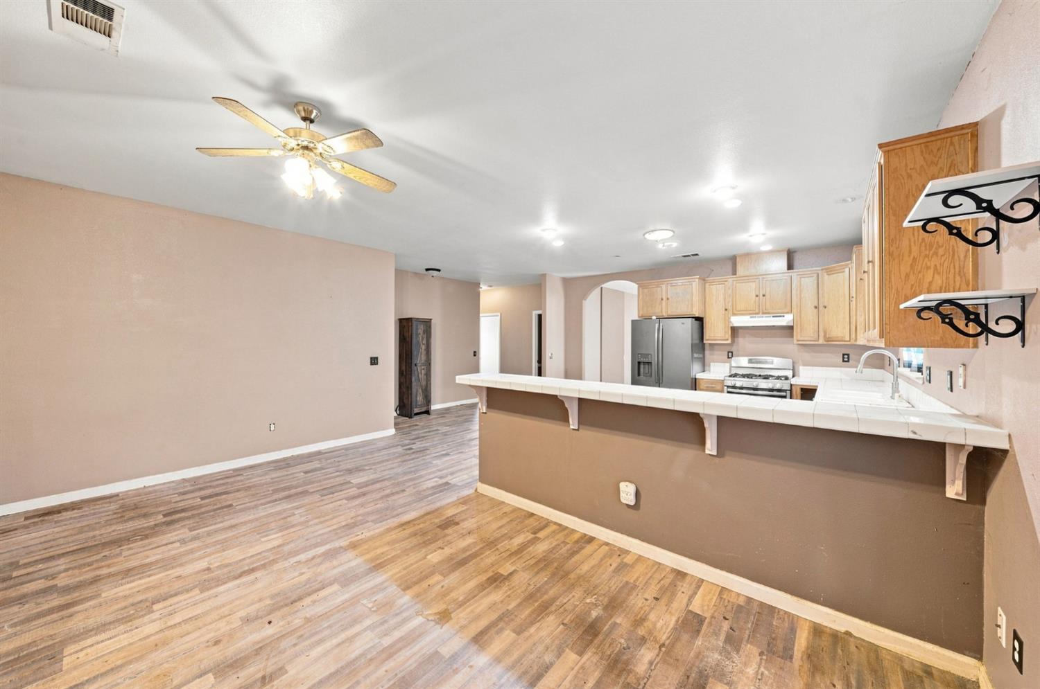 921 Udona Ln, Modesto, CA 95351
