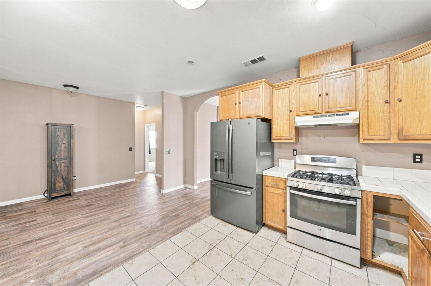 921 Udona Ln, Modesto, CA 95351