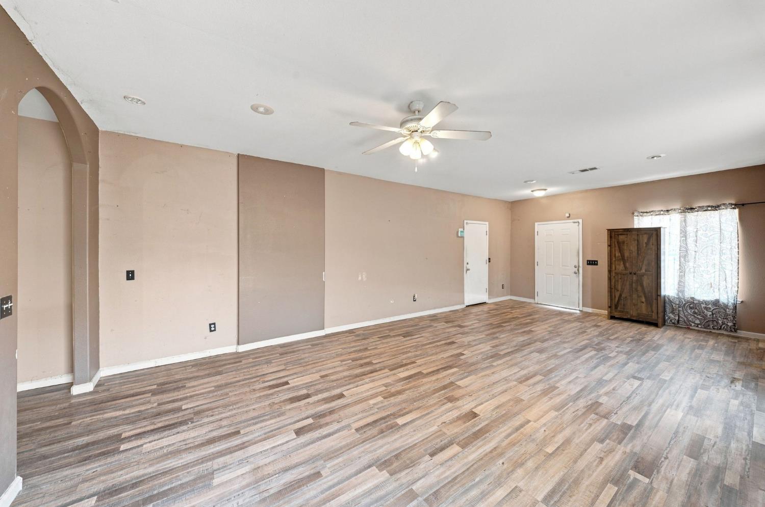921 Udona Ln, Modesto, CA 95351