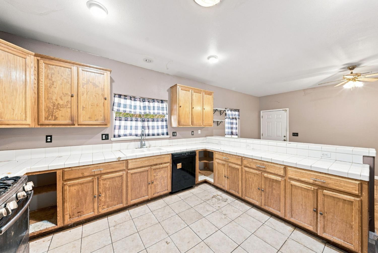 921 Udona Ln, Modesto, CA 95351