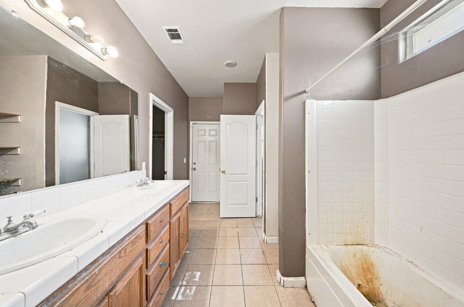 921 Udona Ln, Modesto, CA 95351