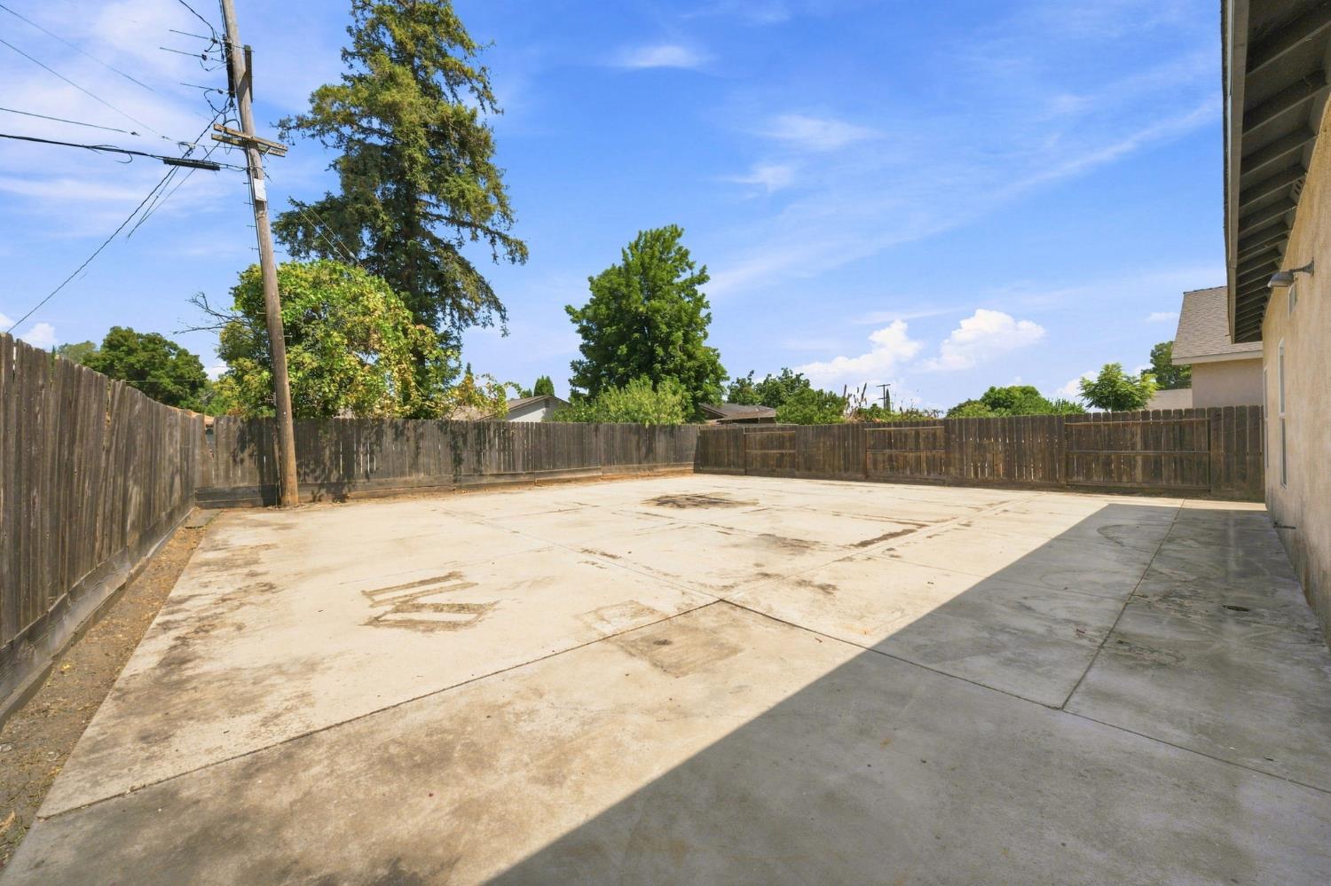 921 Udona Ln, Modesto, CA 95351