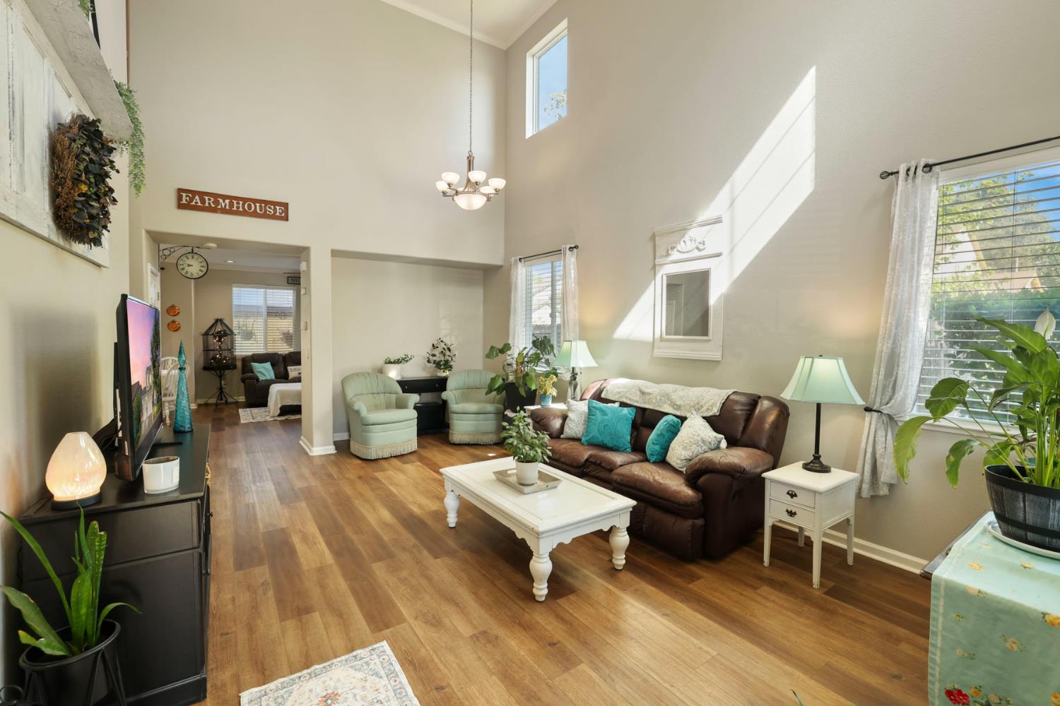 201 WATERS EDGE Dr, Waterford, CA 95386