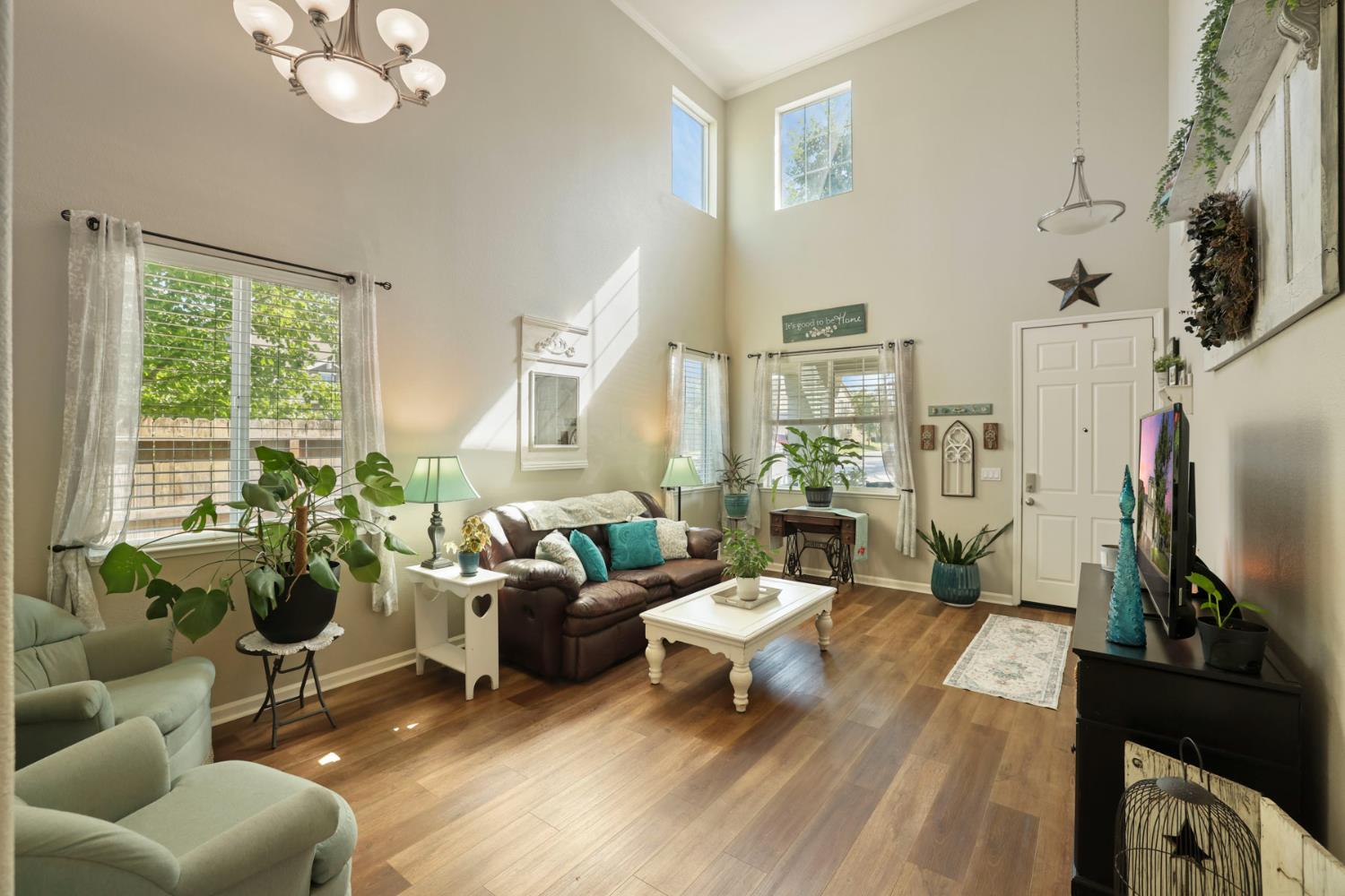201 WATERS EDGE Dr, Waterford, CA 95386