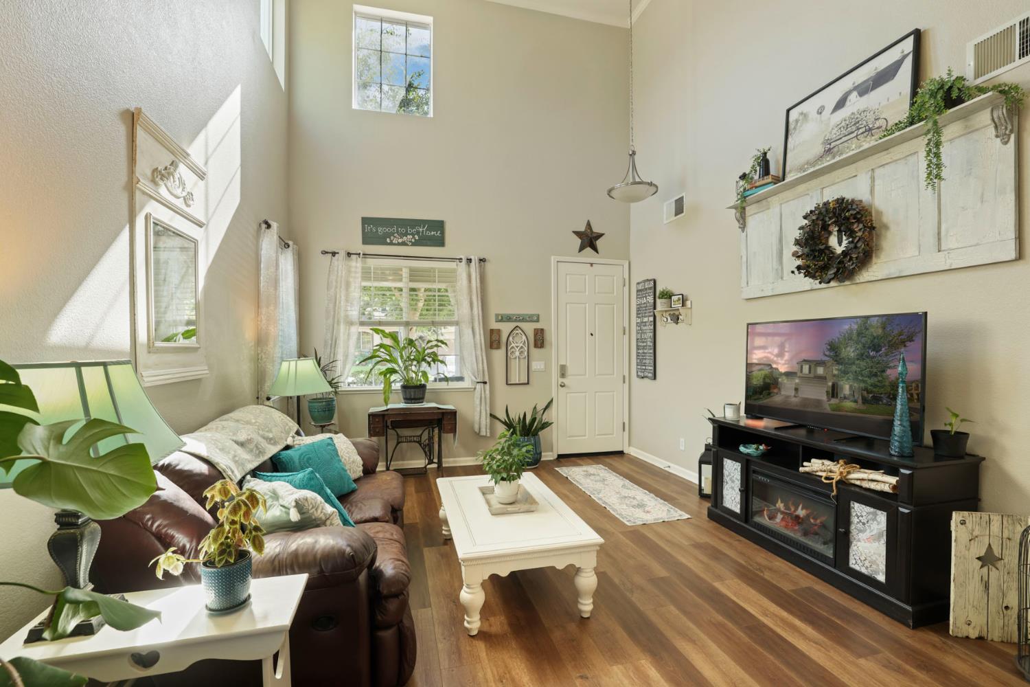 201 WATERS EDGE Dr, Waterford, CA 95386