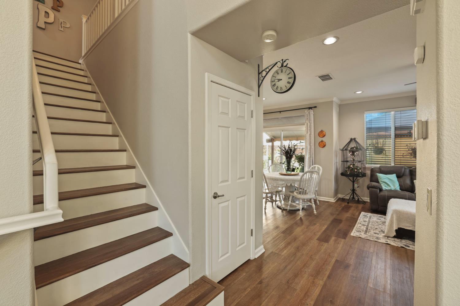 201 WATERS EDGE Dr, Waterford, CA 95386