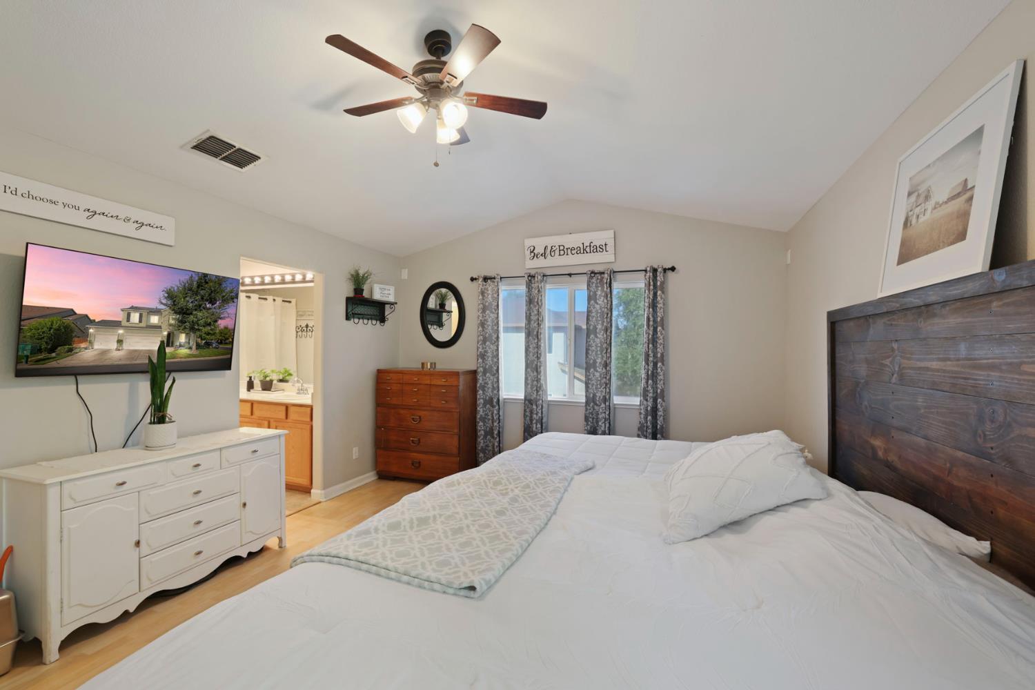 201 WATERS EDGE Dr, Waterford, CA 95386