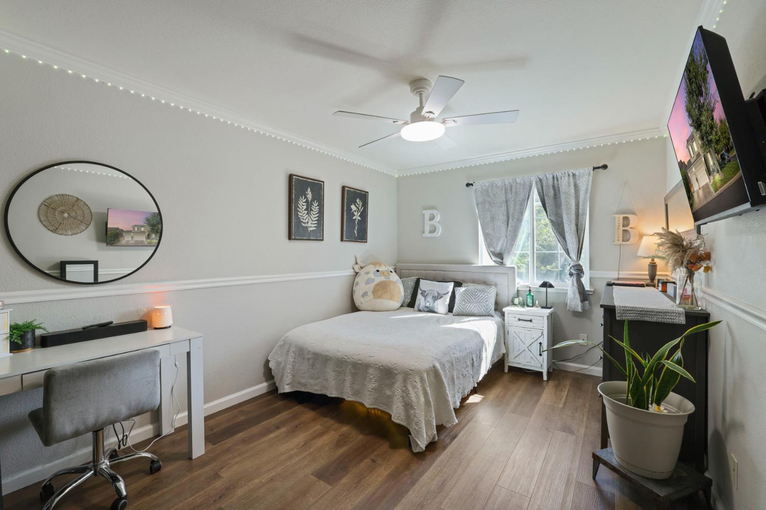 201 WATERS EDGE Dr, Waterford, CA 95386