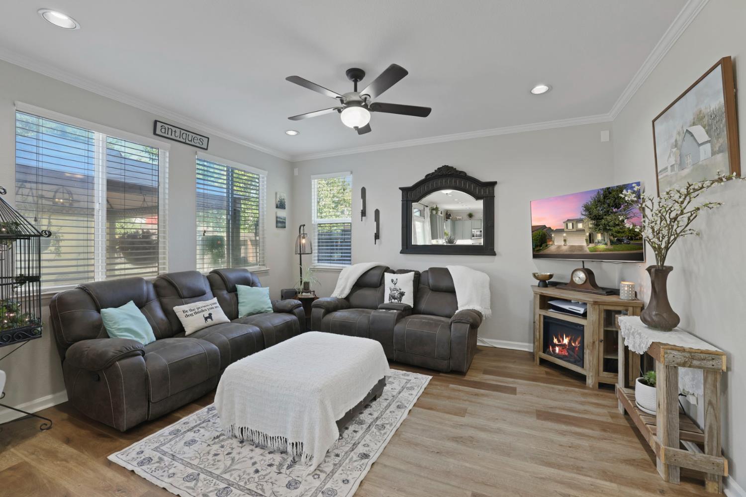 201 WATERS EDGE Dr, Waterford, CA 95386