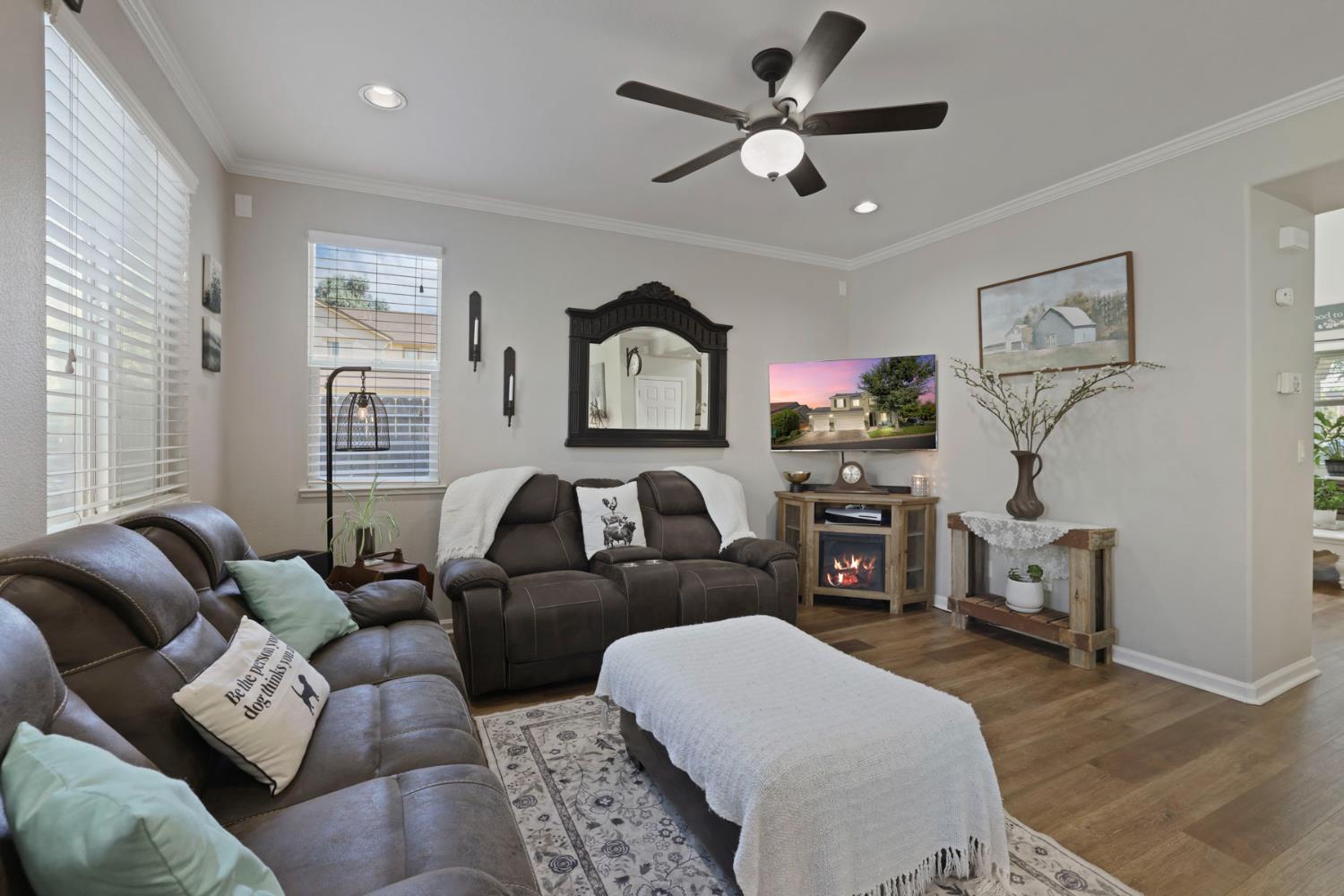 201 WATERS EDGE Dr, Waterford, CA 95386