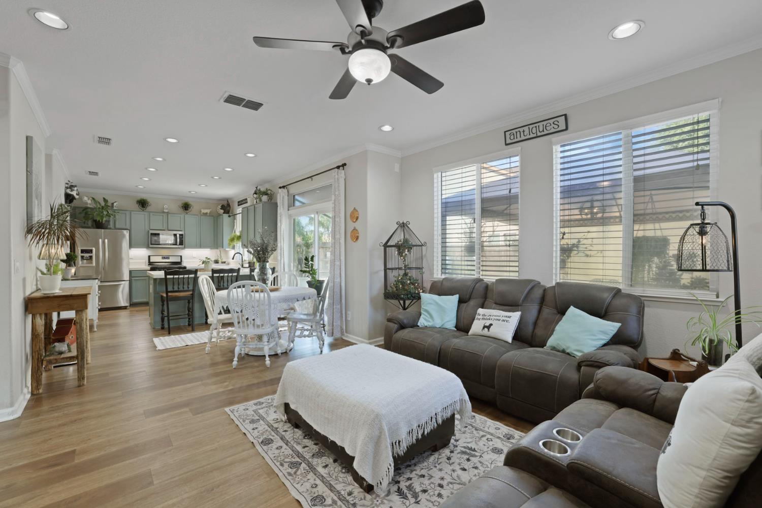 201 WATERS EDGE Dr, Waterford, CA 95386