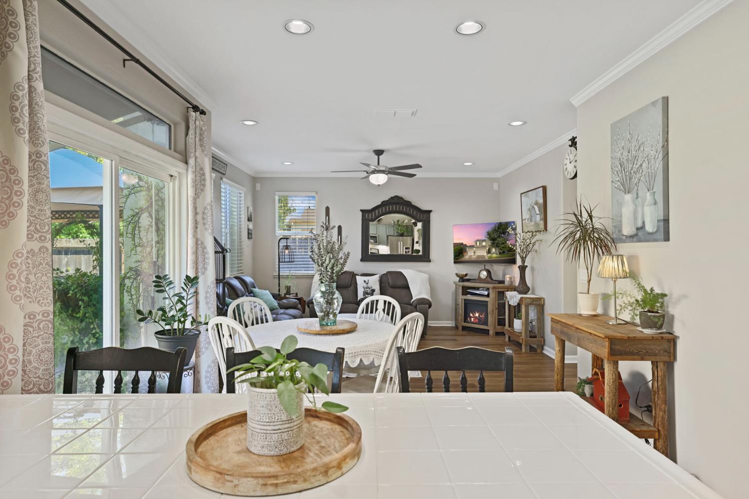 201 WATERS EDGE Dr, Waterford, CA 95386