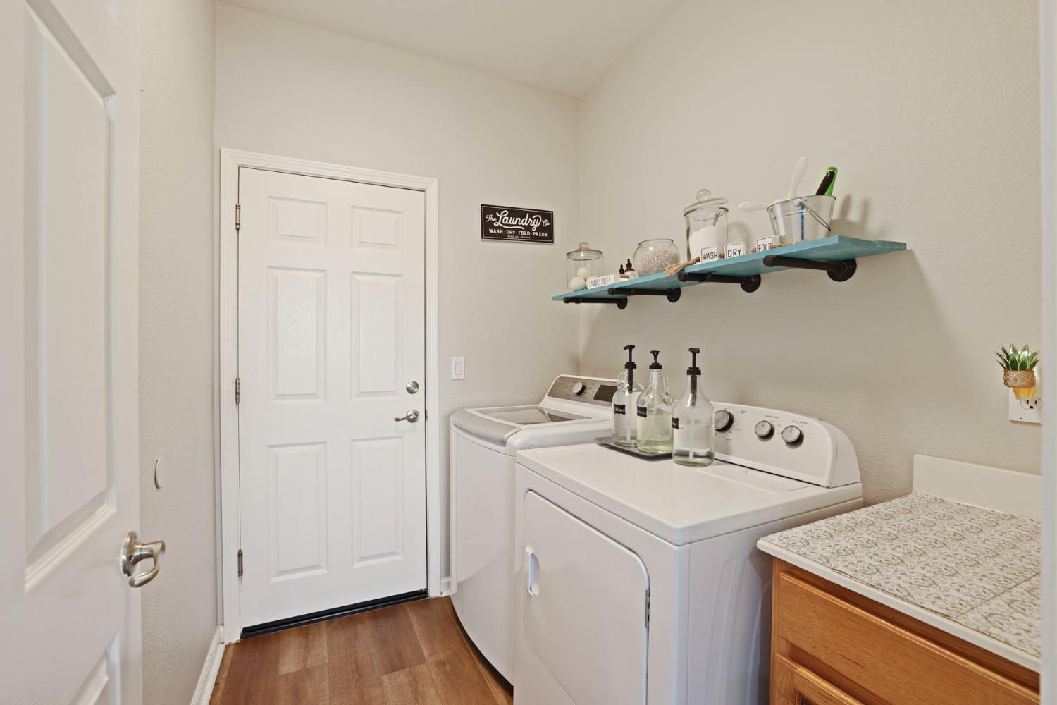 201 WATERS EDGE Dr, Waterford, CA 95386