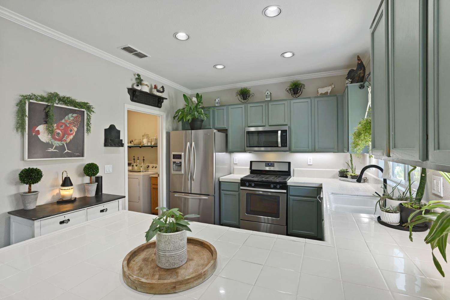 201 WATERS EDGE Dr, Waterford, CA 95386