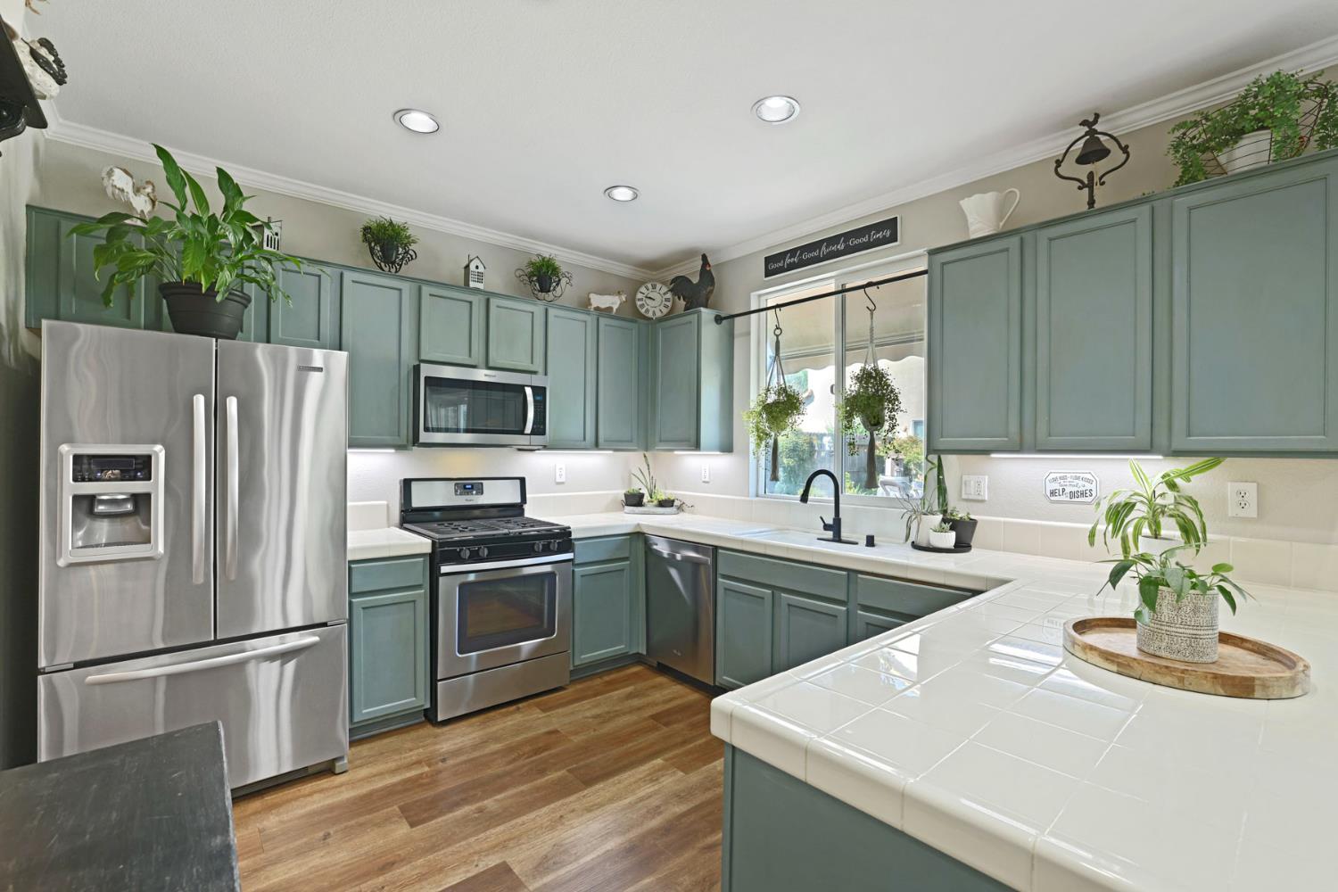 201 WATERS EDGE Dr, Waterford, CA 95386