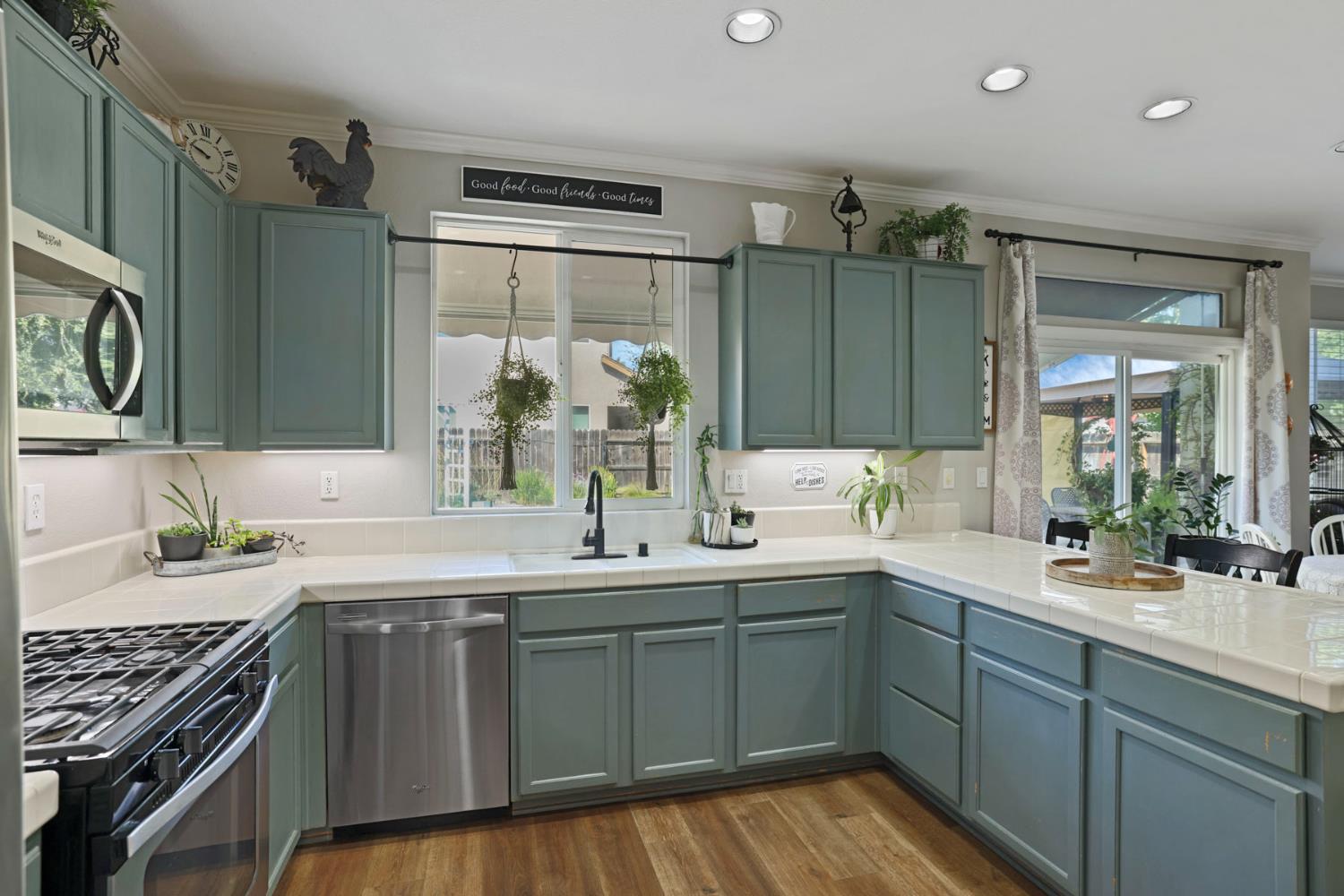 201 WATERS EDGE Dr, Waterford, CA 95386