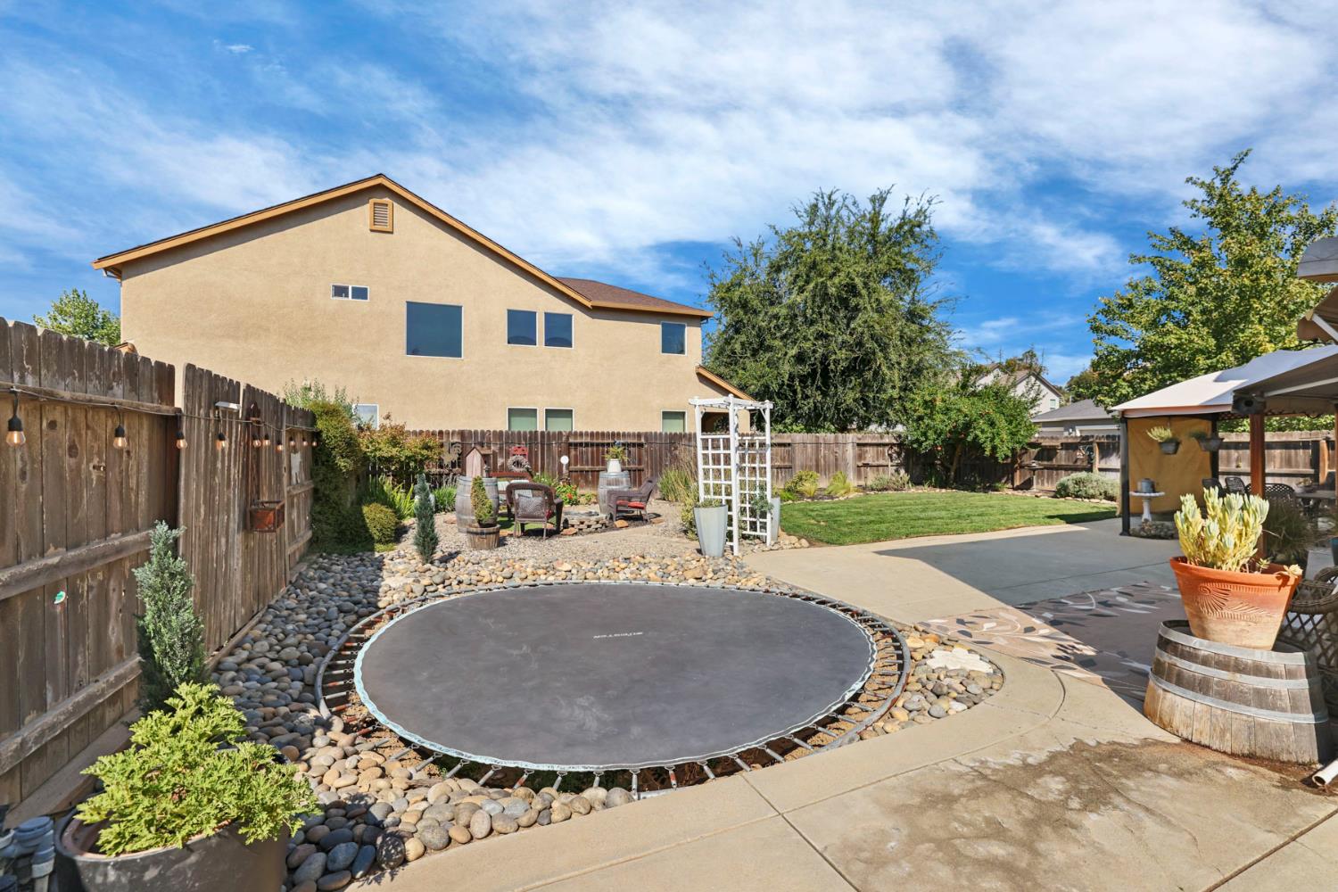 201 WATERS EDGE Dr, Waterford, CA 95386