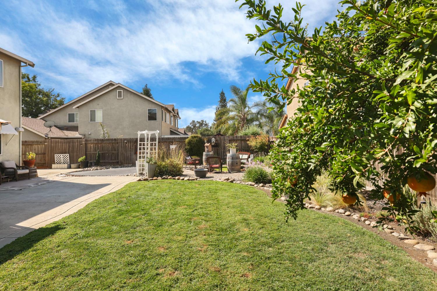 201 WATERS EDGE Dr, Waterford, CA 95386