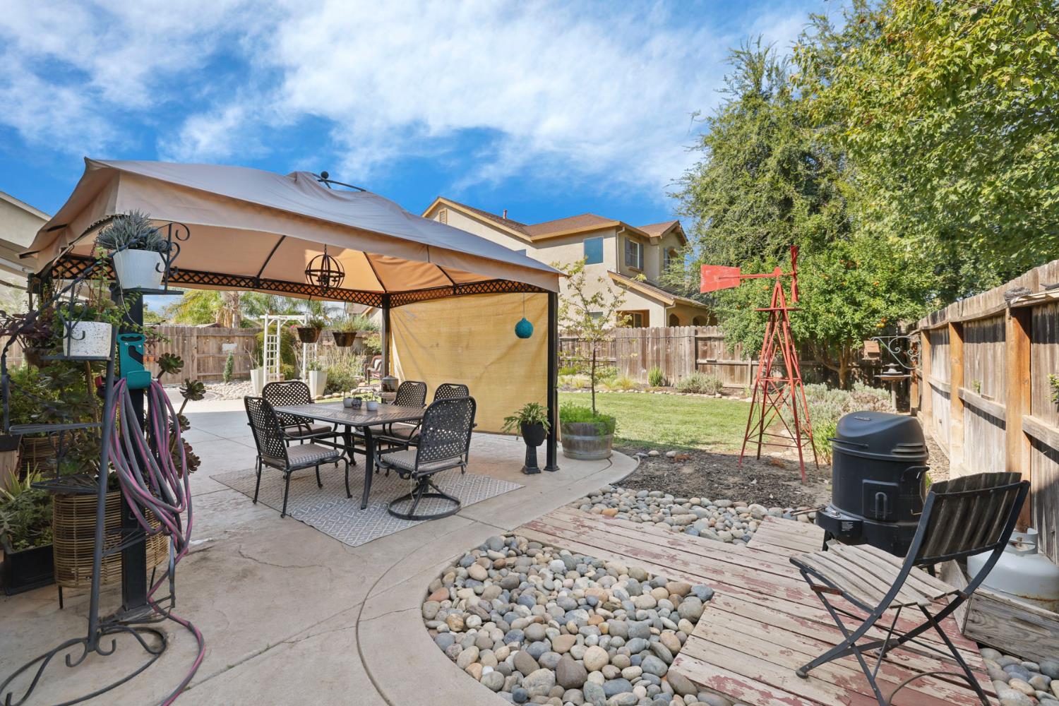 201 WATERS EDGE Dr, Waterford, CA 95386
