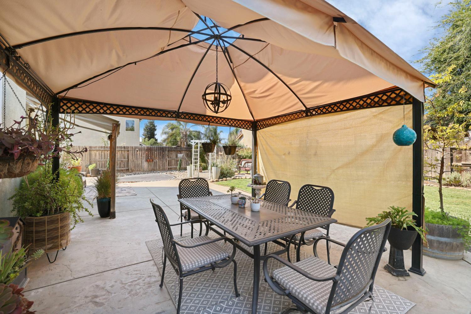 201 WATERS EDGE Dr, Waterford, CA 95386