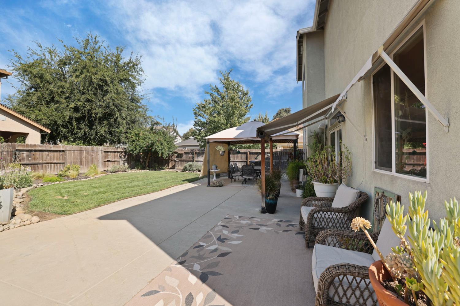 201 WATERS EDGE Dr, Waterford, CA 95386