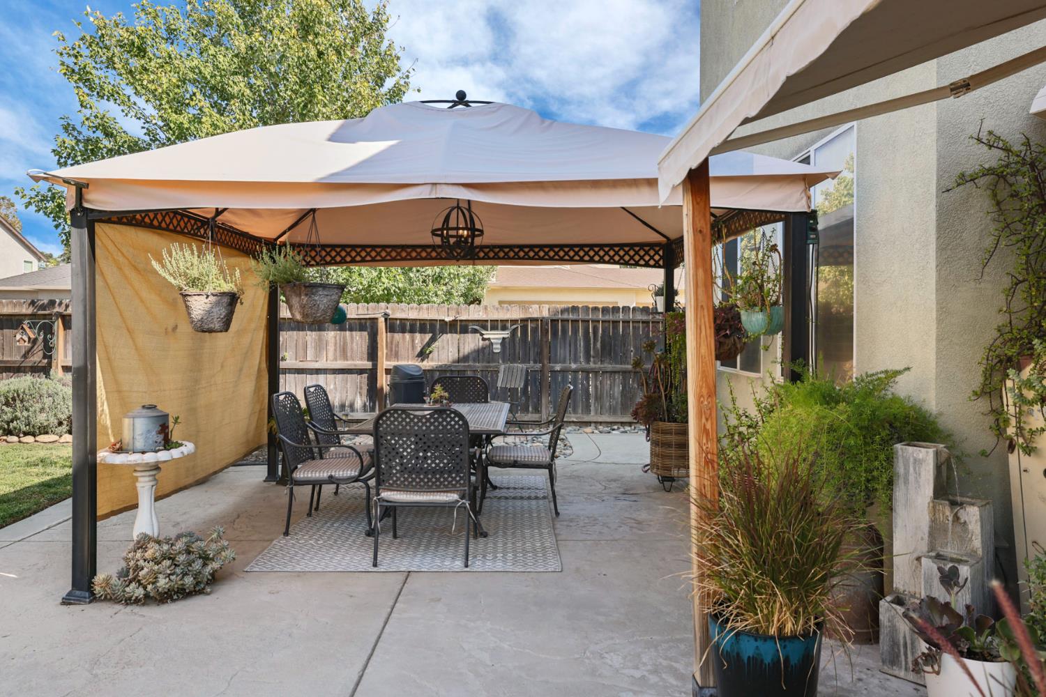 201 WATERS EDGE Dr, Waterford, CA 95386