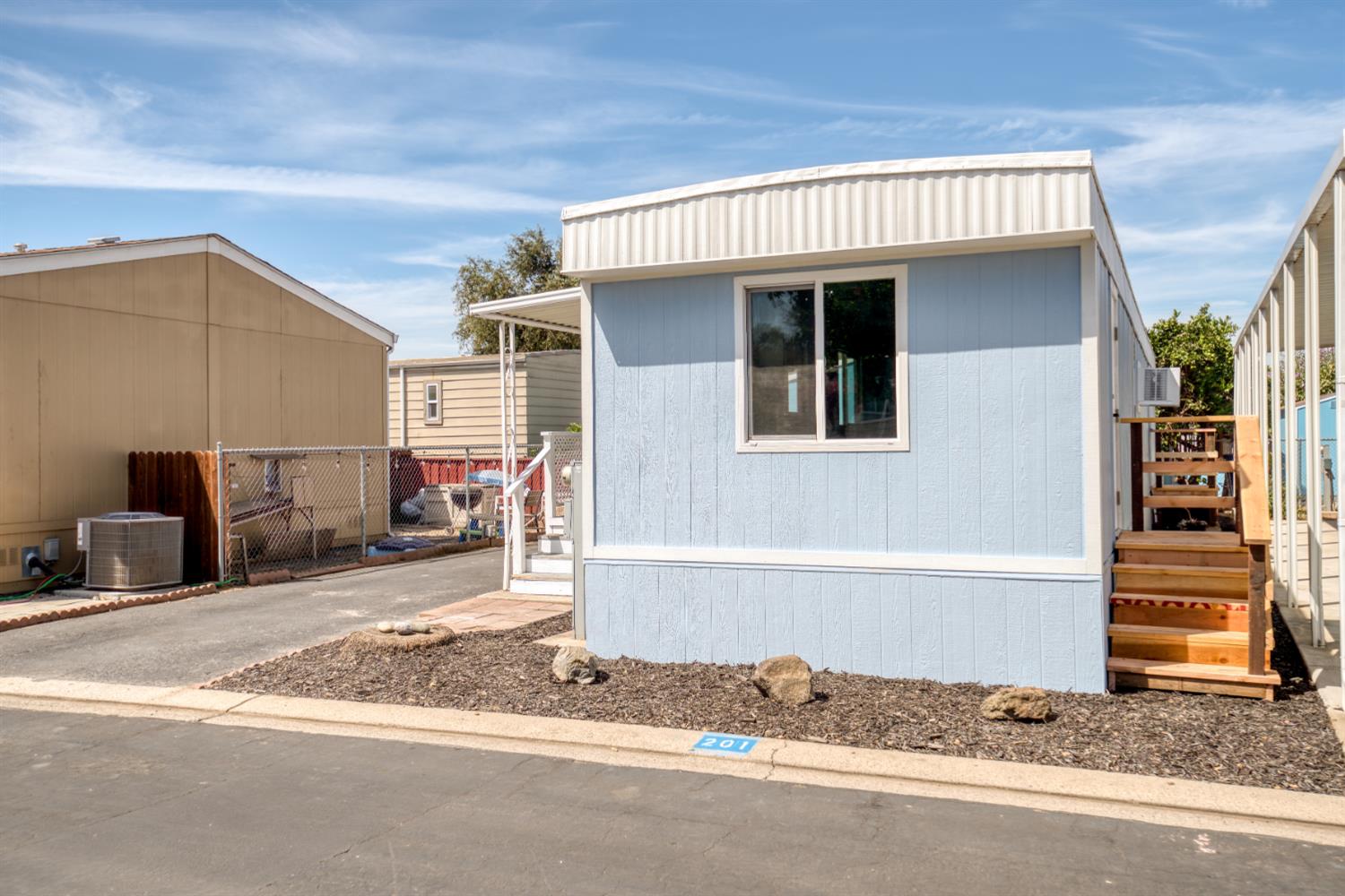 900 Old Stockton Rd #201, Oakdale, CA 95361