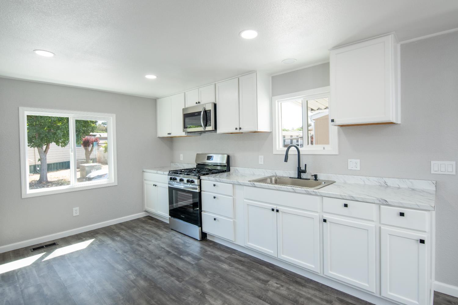 900 Old Stockton Rd #201, Oakdale, CA 95361