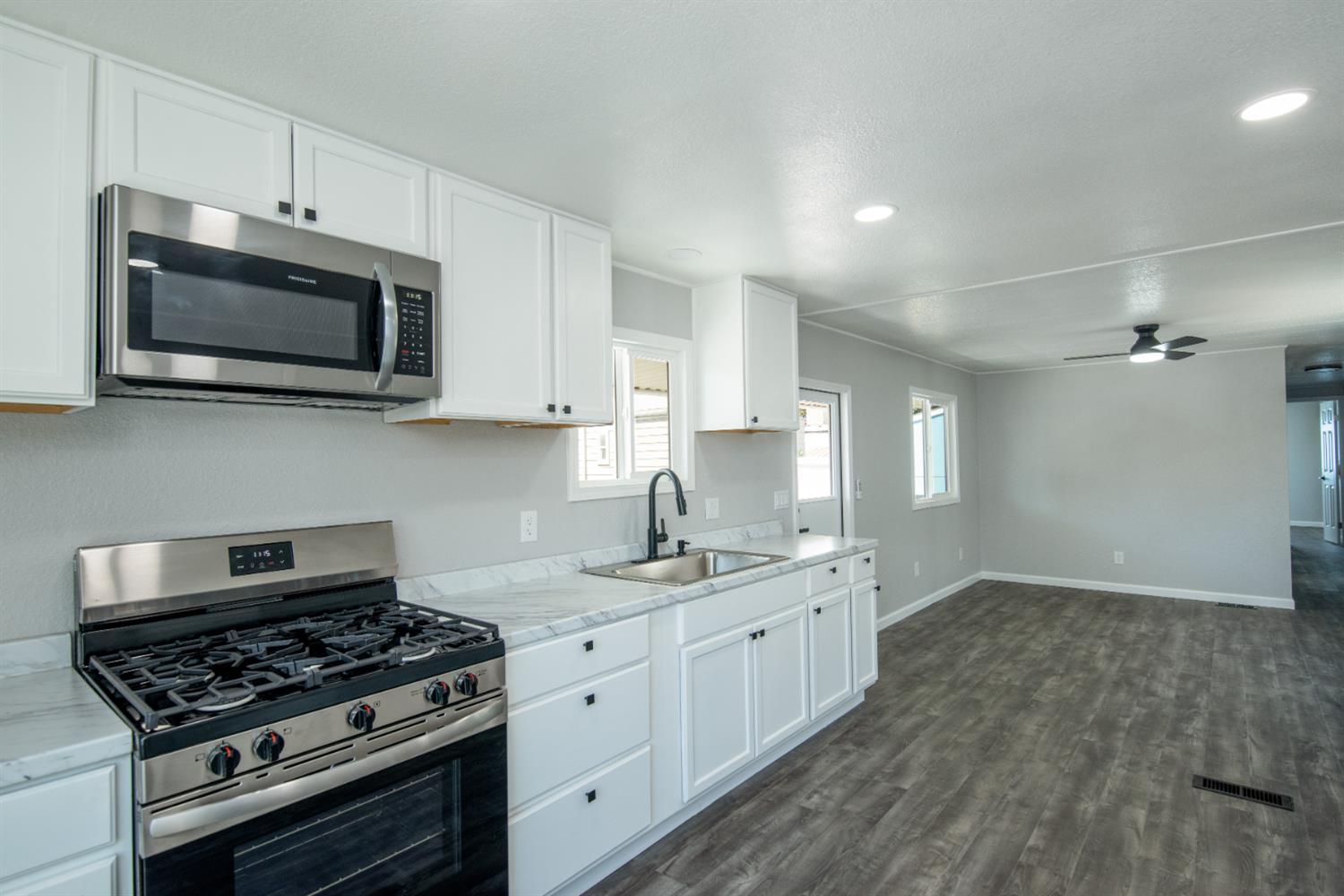 900 Old Stockton Rd #201, Oakdale, CA 95361