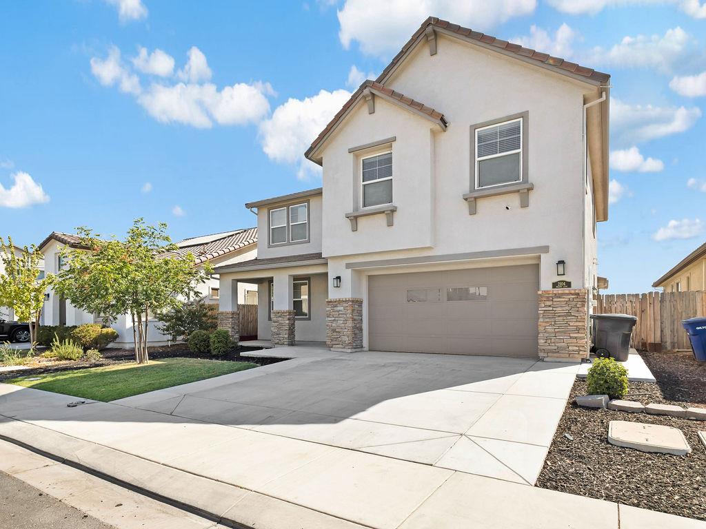 2104 Melody Ln, Modesto, CA 95355