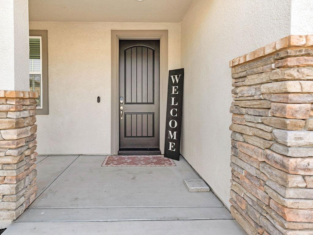 2104 Melody Ln, Modesto, CA 95355