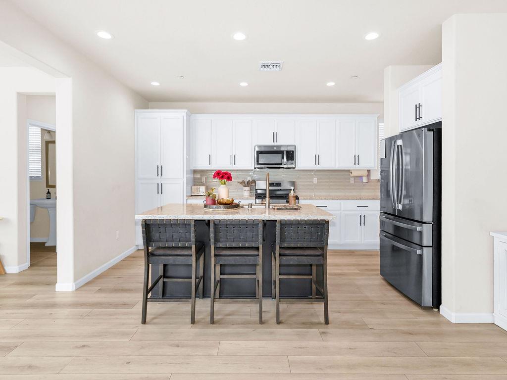 2104 Melody Ln, Modesto, CA 95355