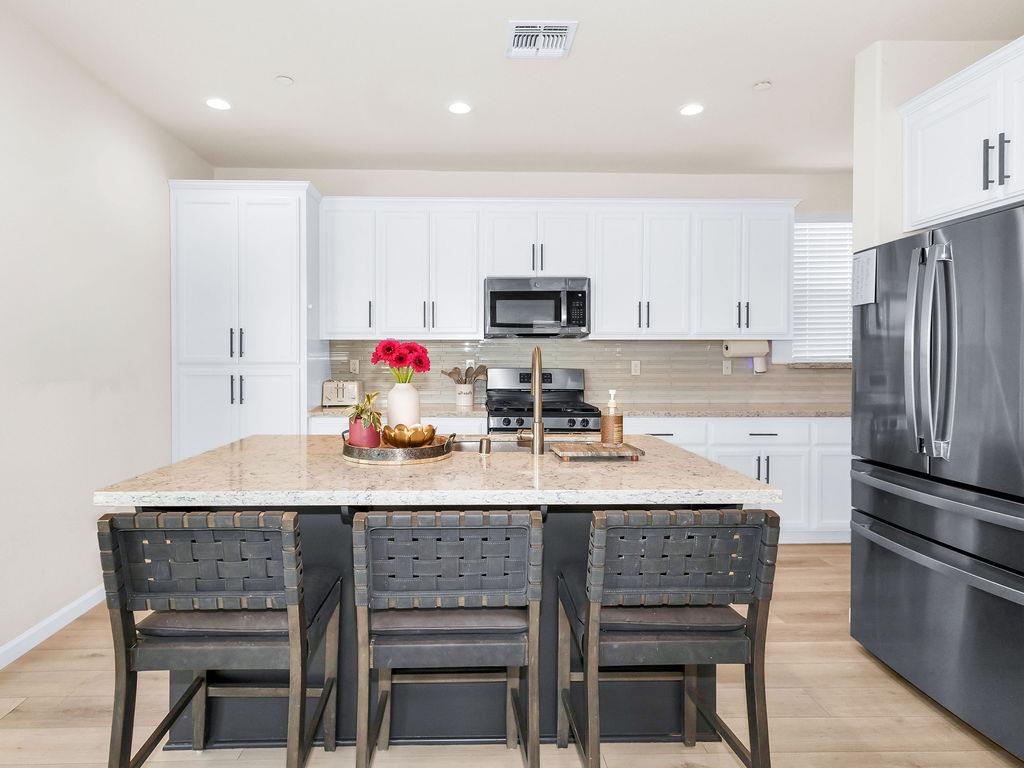 2104 Melody Ln, Modesto, CA 95355